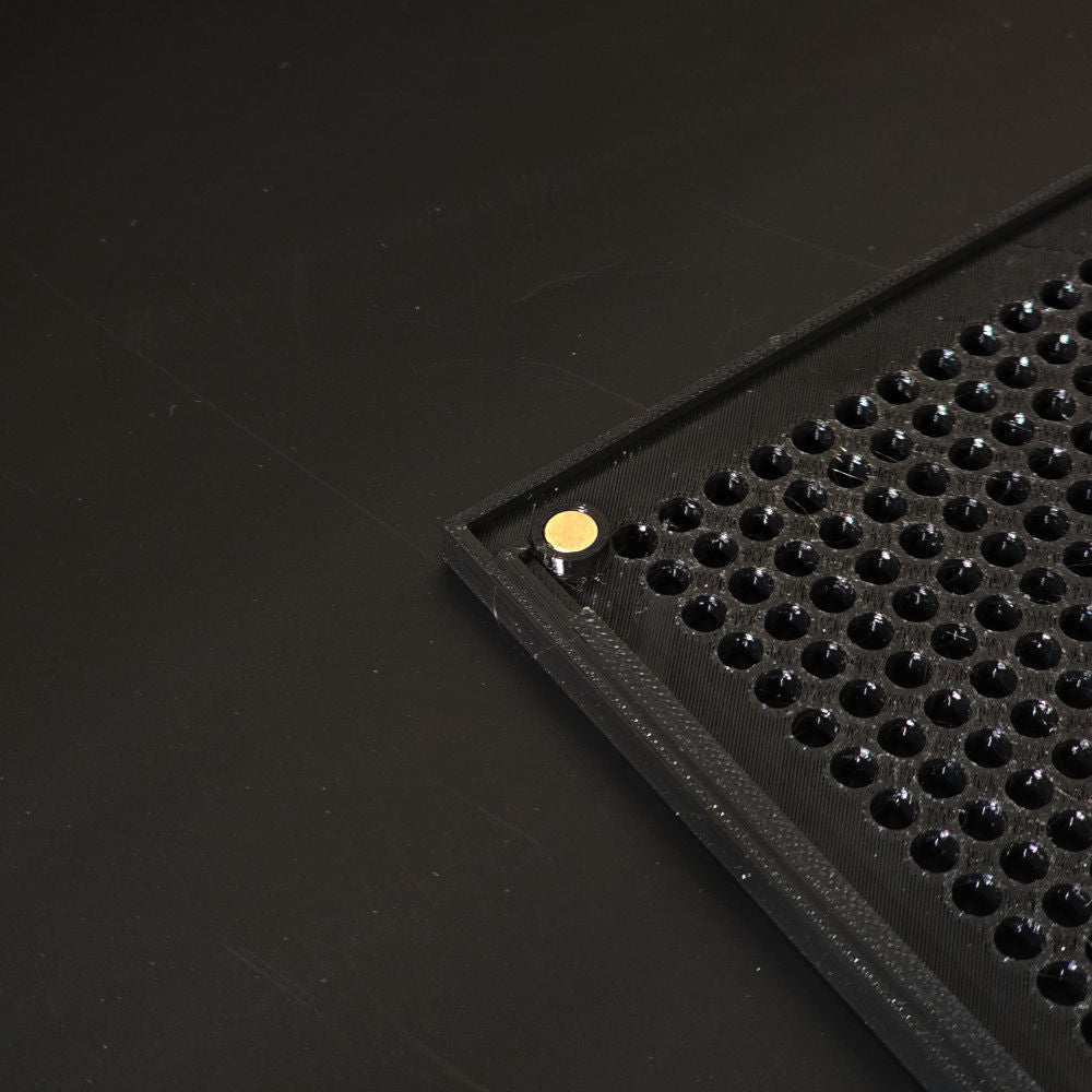 Focus on BitPlate magnets attachment system